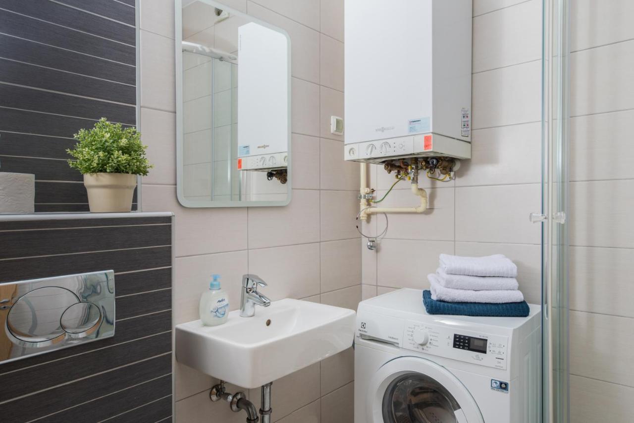 2 Bedroom Apt. In The Business Zone- Free Parking Zagreb Exterior foto