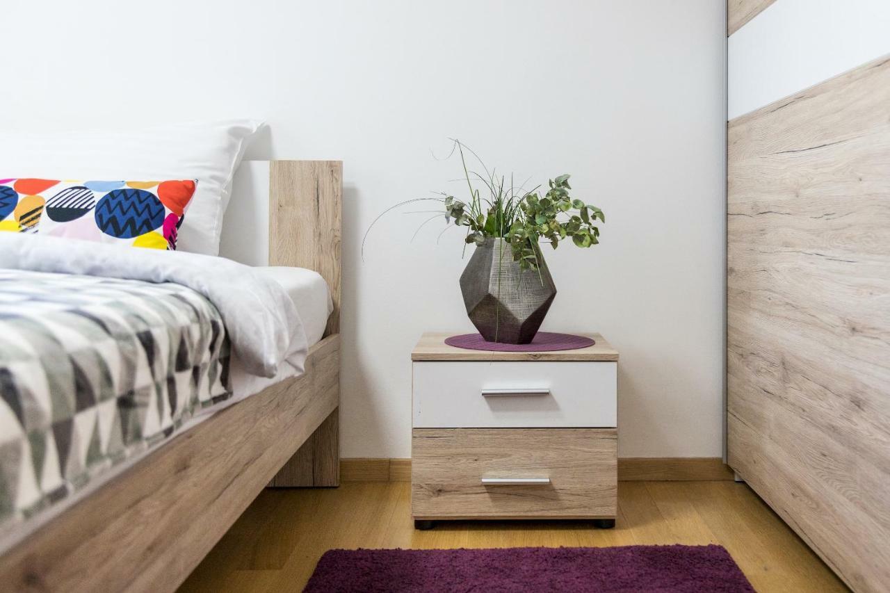 2 Bedroom Apt. In The Business Zone- Free Parking Zagreb Exterior foto