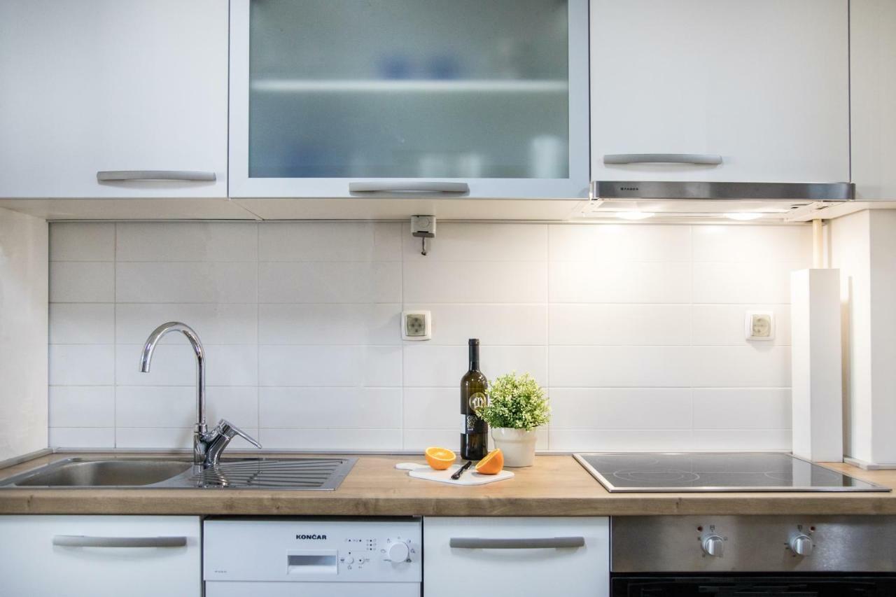 2 Bedroom Apt. In The Business Zone- Free Parking Zagreb Exterior foto